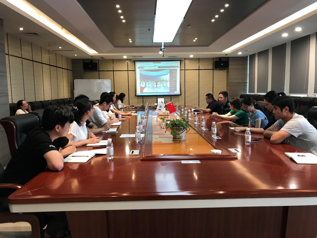 我公司組織全體員工觀看“時(shí)代楷模發(fā)布廳——余元君”