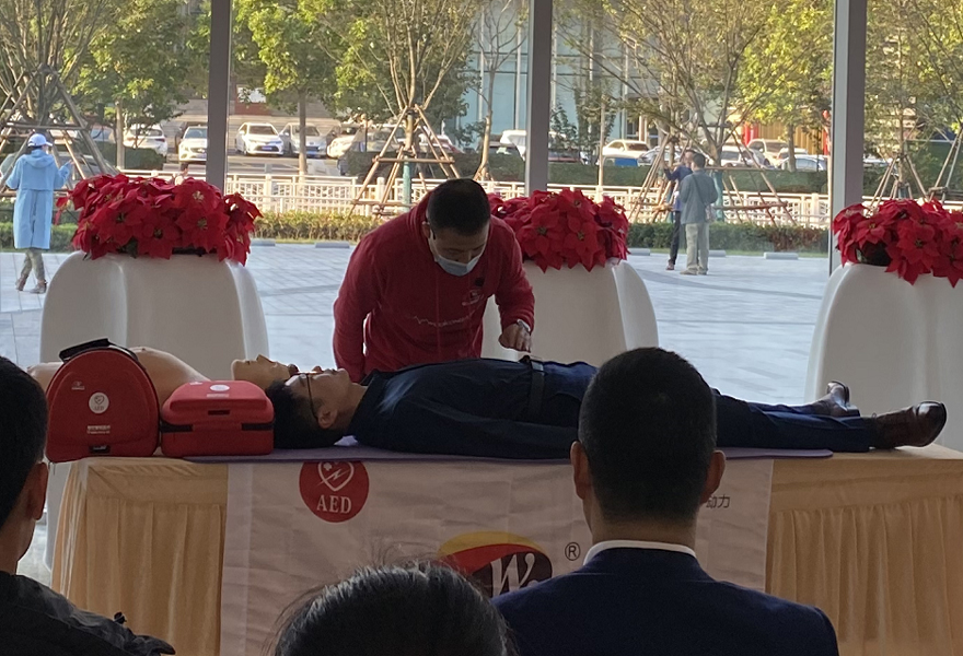 黃金四分鐘,“救”在你身邊 ——水發(fā)海若黨支部組織參加 心肺復(fù)蘇(CPR+AED)培訓(xùn)