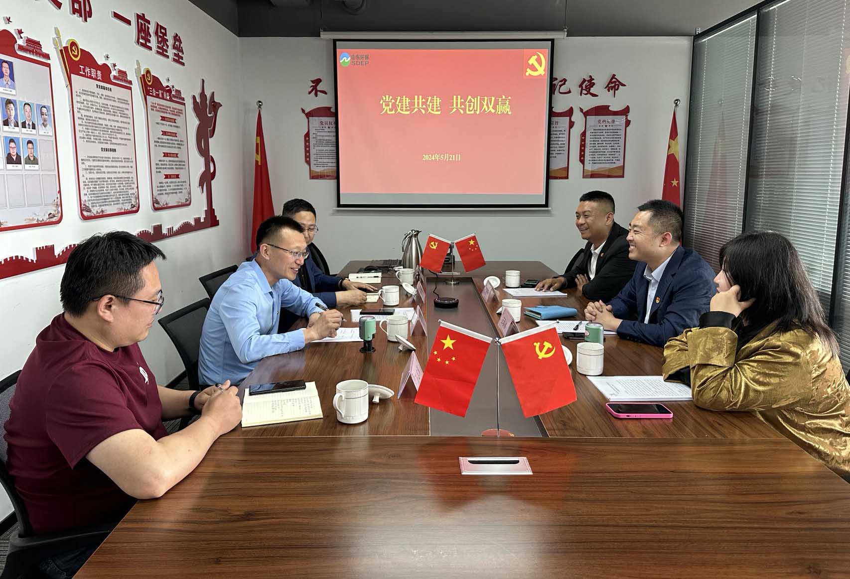 黨建共建 共創(chuàng)雙贏     ——秦嶺路社區(qū)黨委到環(huán)境服務(wù)聯(lián)合黨支部座談交流并簽訂黨建共建協(xié)議